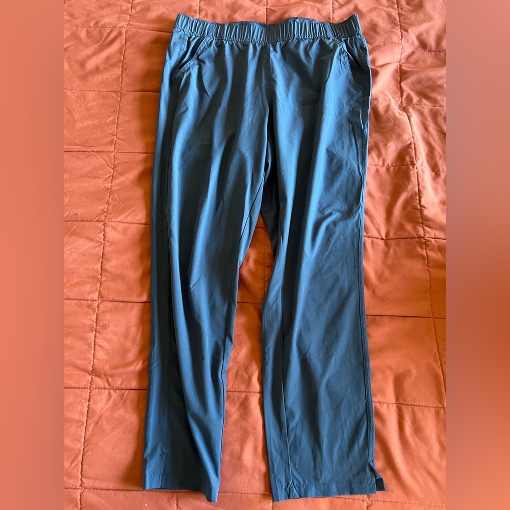 Size M Women’s Eddie Bauer departure Pants